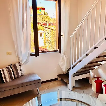 法尔科内22号公寓 *